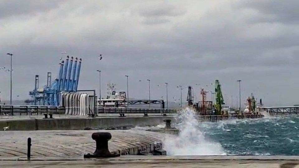 Una imagen del puerto de Algeciras tomada ayer viernes (APBA)