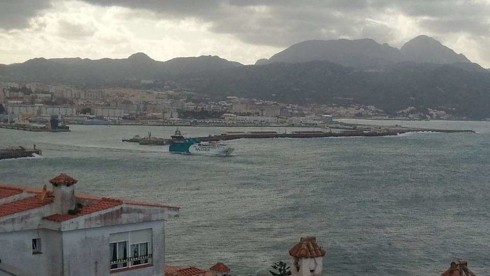El «Passió per Formentera» en su salida del puerto de Ceuta ayer sábado a las cinco de la tarde (C.A.)