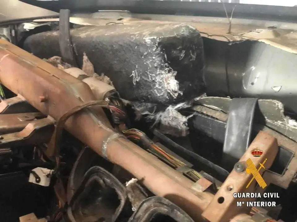 La Guardia Civil ha intervenido hachis en un veh&iacute;culo en el control de embarque al ferry