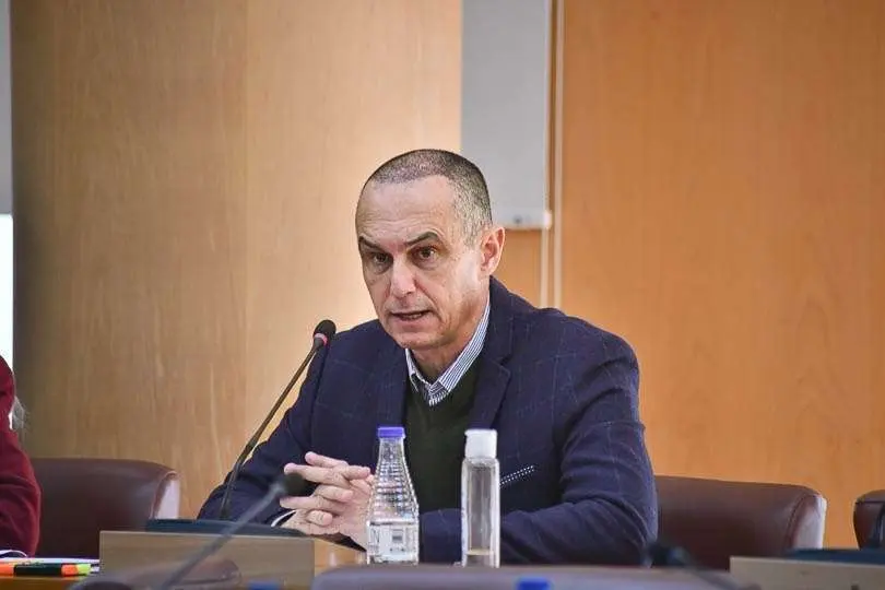  Manuel Hern&aacute;ndez durante su intervenci&oacute;n en el Pleno de este lunes. 