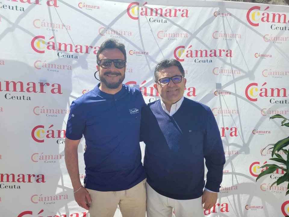 Domi Velez, presente en la ciudad y acompañado de Hugo Ruiz, presidente de la Asociación de Panaderos de Ceuta