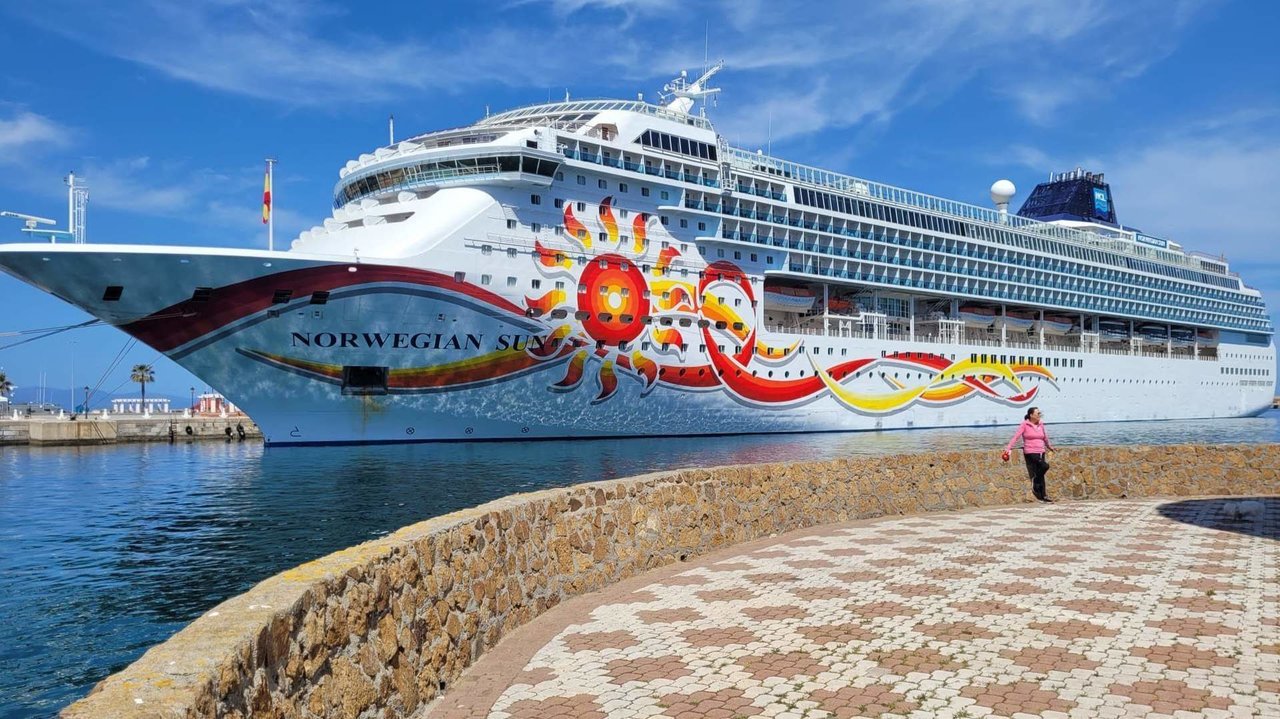 Crucero «Norwegian Sun», atracado en el Muelle España del Puerto de Ceuta (C.A.)