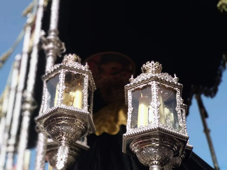Jes&uacute;s Ca&iacute;do y la virgen de la Amargura