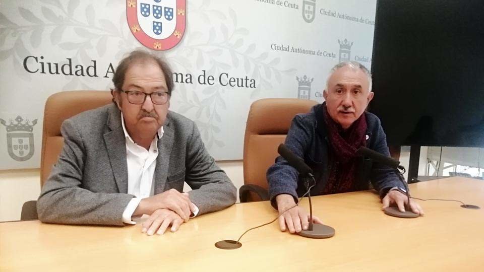 José Alvarez (dcha.) y Juan Carlos Pérez, durante la rueda de prensa ofrecida este viernes en el Palacio de la Asamblea (C.A.)