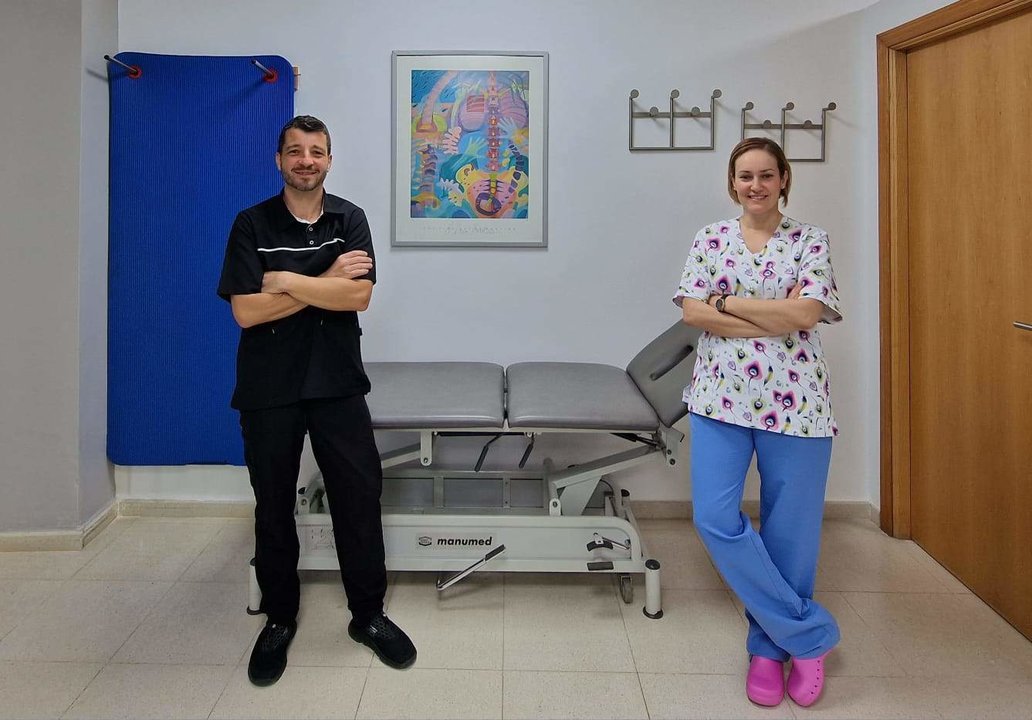 Wafa Abdelkrim, logopeda, y  Raúl Moreno, fisioterapeuta (Cedida)