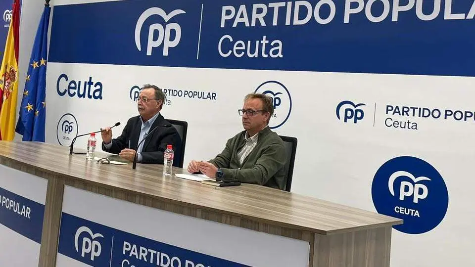 Vivas, junto al coordinador de campa&ntilde;a del PP, Guillermo Mart&iacute;nez, durante el acto (CEDIDA)