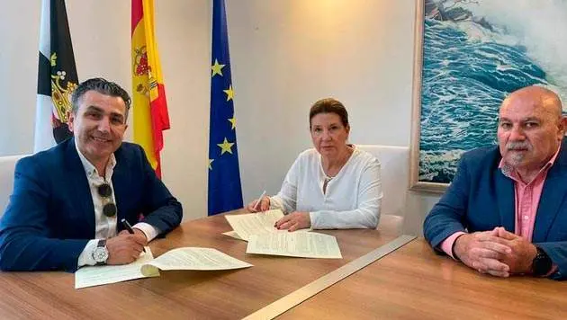 Firma del convenio con la Asociaci&oacute;n Miradas (CEDIDA)