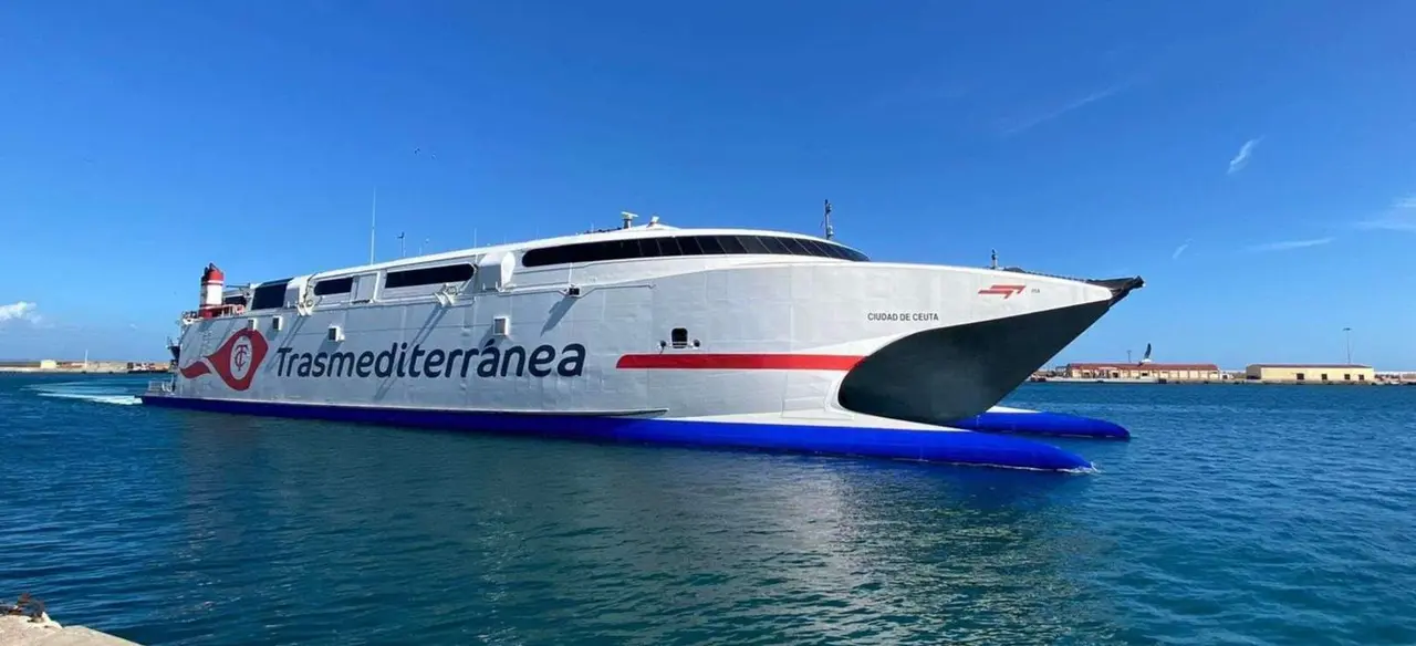 Armas trasmediterranea Ferry barco