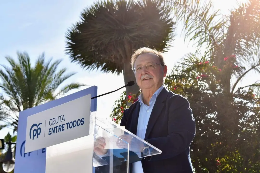 Alberto N&uacute;&ntilde;ez Feij&oacute;o y Juan Vivas en el acto celebrado este jueves en el Parque Mar&iacute;timo