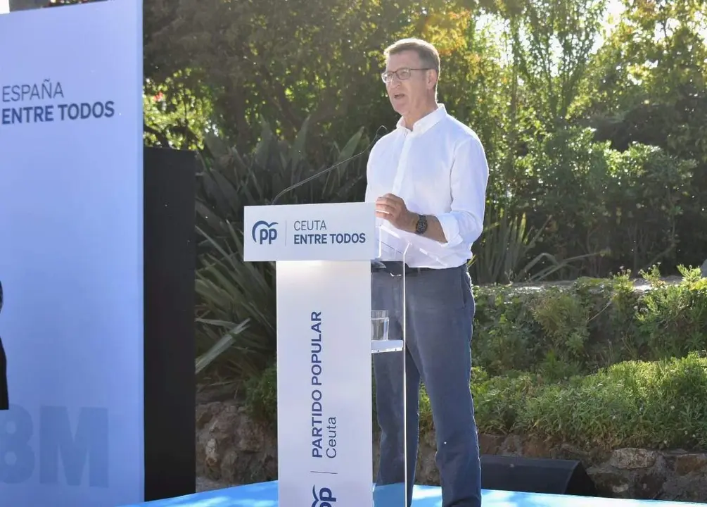 Alberto N&uacute;&ntilde;ez Feij&oacute;o y Juan Vivas en el acto celebrado este jueves en el Parque Mar&iacute;timo