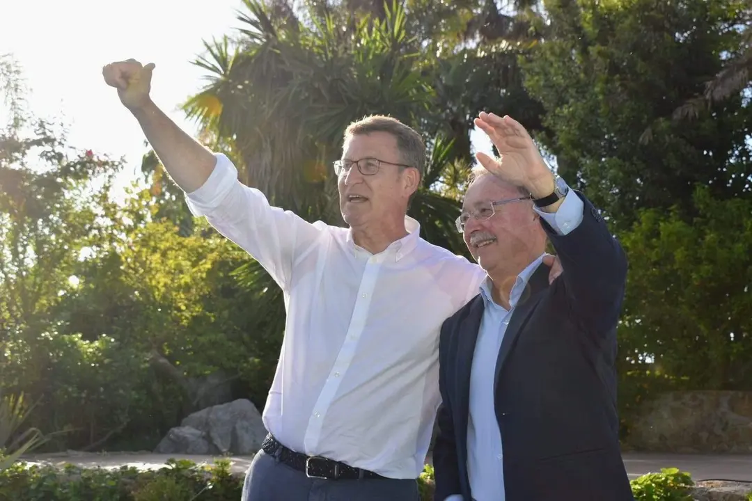 Alberto N&uacute;&ntilde;ez Feij&oacute;o y Juan Vivas en el acto celebrado este jueves en el Parque Mar&iacute;timo