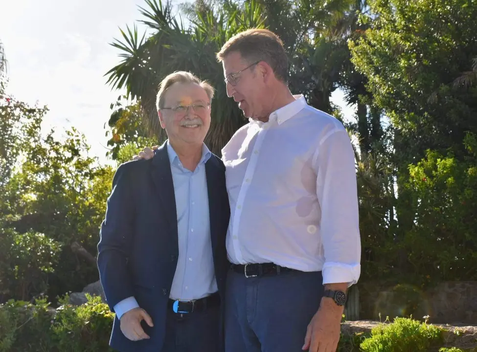 Alberto N&uacute;&ntilde;ez Feij&oacute;o y Juan Vivas en el acto celebrado este jueves en el Parque Mar&iacute;timo