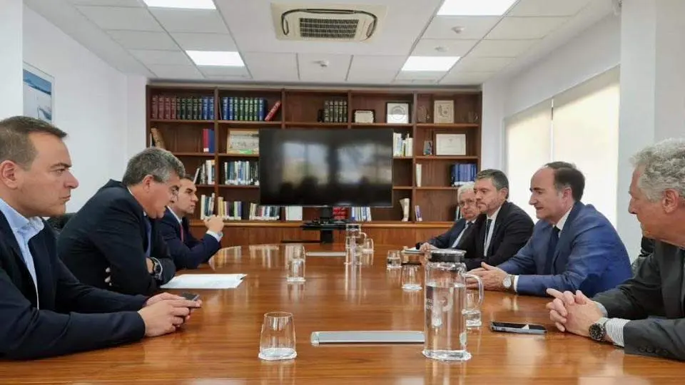 Un momento de la reuni&oacute;n entre Landaluce, Doncel y Garc&iacute;a (CEDIDA)