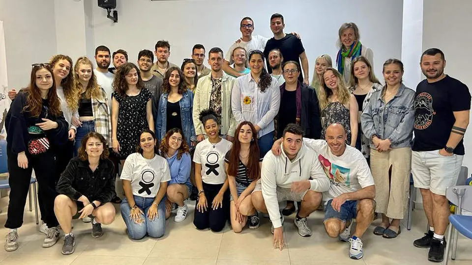 Los participantes en el intercambio &laquo;El objetivo global para el binestar mental&raquo;, este s&aacute;bado en la Casa de la Juventud (CEDIDA)