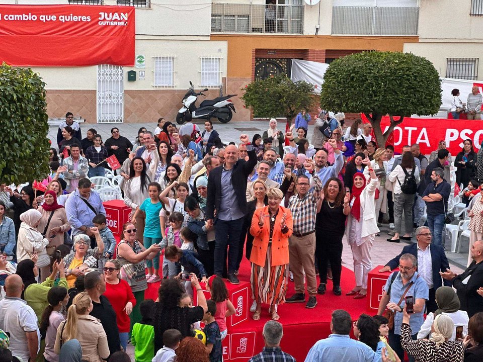 Los socialistas llenan la plaza de Miramar Bajo