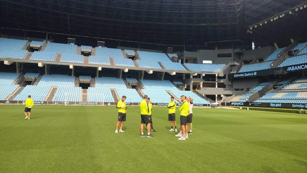La AD Ceuta, en el Estadio Abanca de Bala&iacute;dos (AD Ceuta FC)