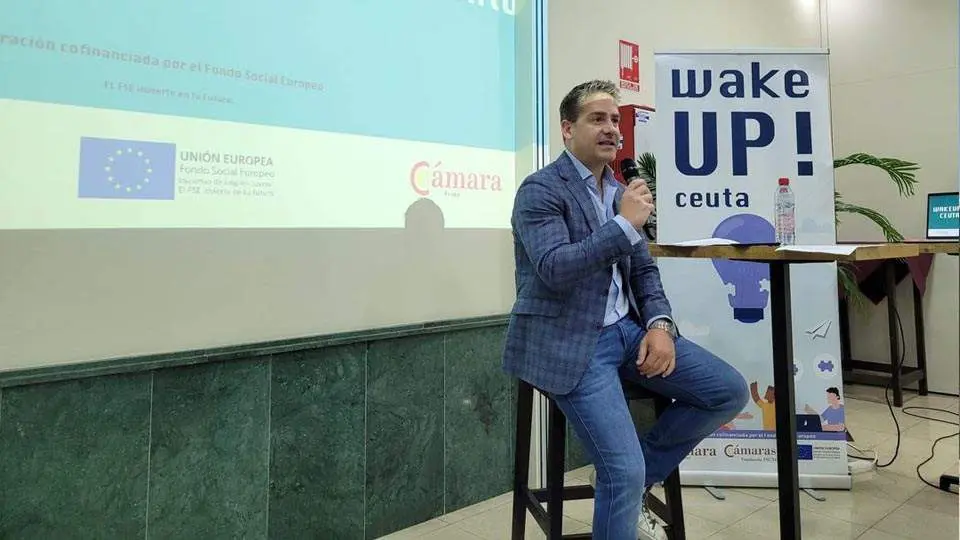 El presidente de la C&aacute;mara de Comercio, Karim Bulaix, durante las jornadas