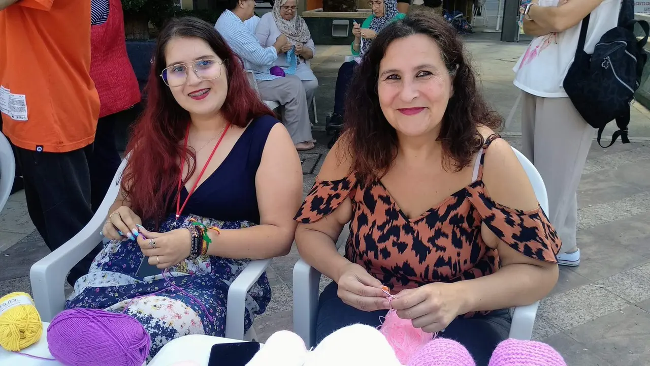 D&iacute;a Mundial de Tejer en P&uacute;blico en la Plaza de los Reyes