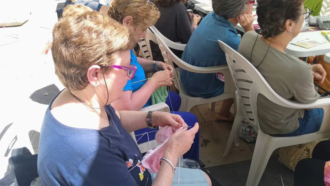 D&iacute;a Mundial de Tejer en P&uacute;blico en la Plaza de los Reyes