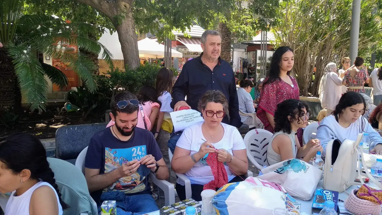 D&iacute;a Mundial de Tejer en P&uacute;blico en la Plaza de los Reyes