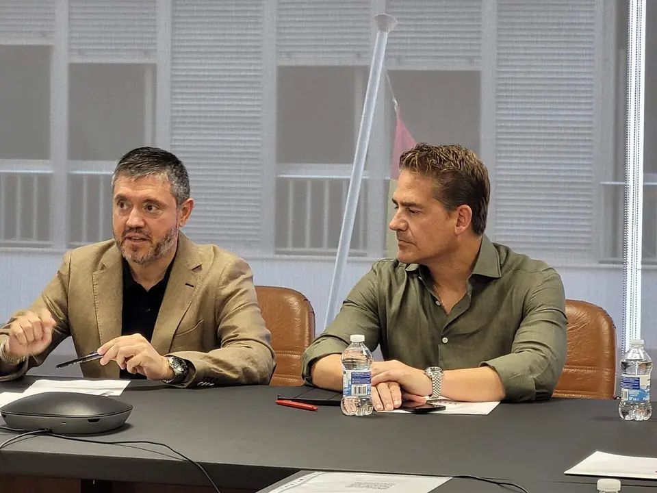 Juan Manuel Doncel, presidente de la Autoridad Portuaria y Karim Bulaix, presidente de la C&aacute;mara de Comercio (Cedidas)