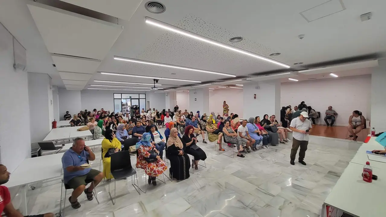 Asamblea de CGT con los trabajadores afectados por los contratos de los Planes de Empleo de la Delegaci&oacute;n del Gobierno