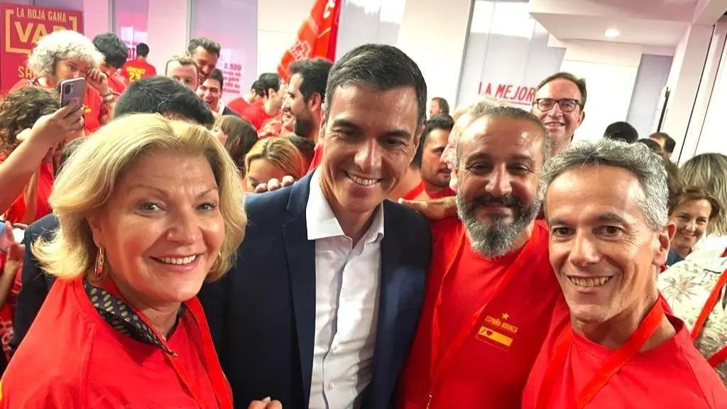 Blanca G&oacute;mez, Adil Mohamed y Miguel Se&ntilde;or junto a Pedro S&aacute;nchez (Cedida)