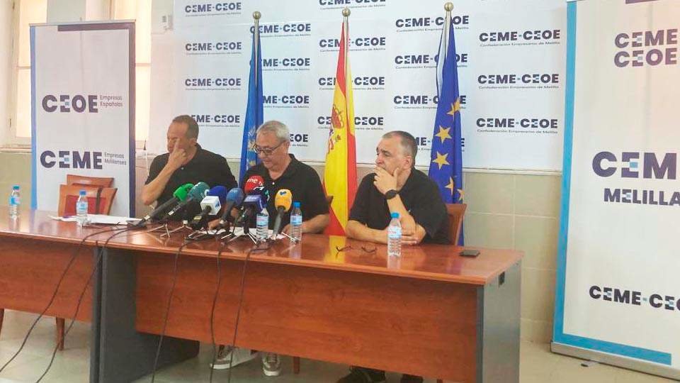 Representantes de CEME, CCOO y UGT, durante la rueda de prensa ofrecida este jueves en Melilla