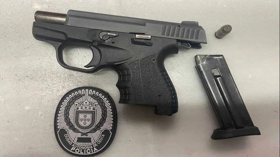 Arma incautada por la Polic&iacute;a Local (CEDIDA)