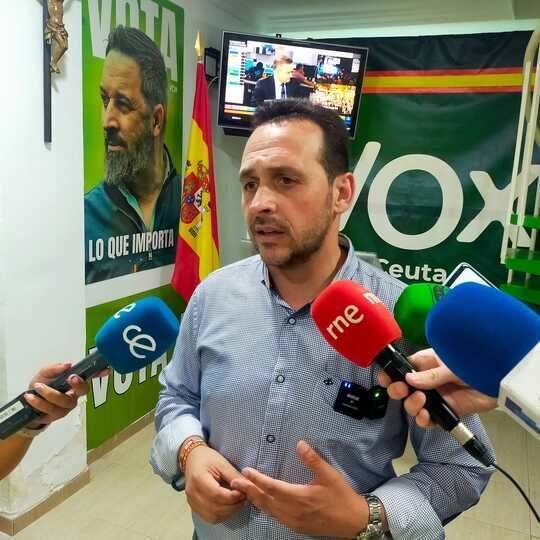  El líder de Vox Ceuta, Juan Sergio Redondo, en comparecencia ante los medios 