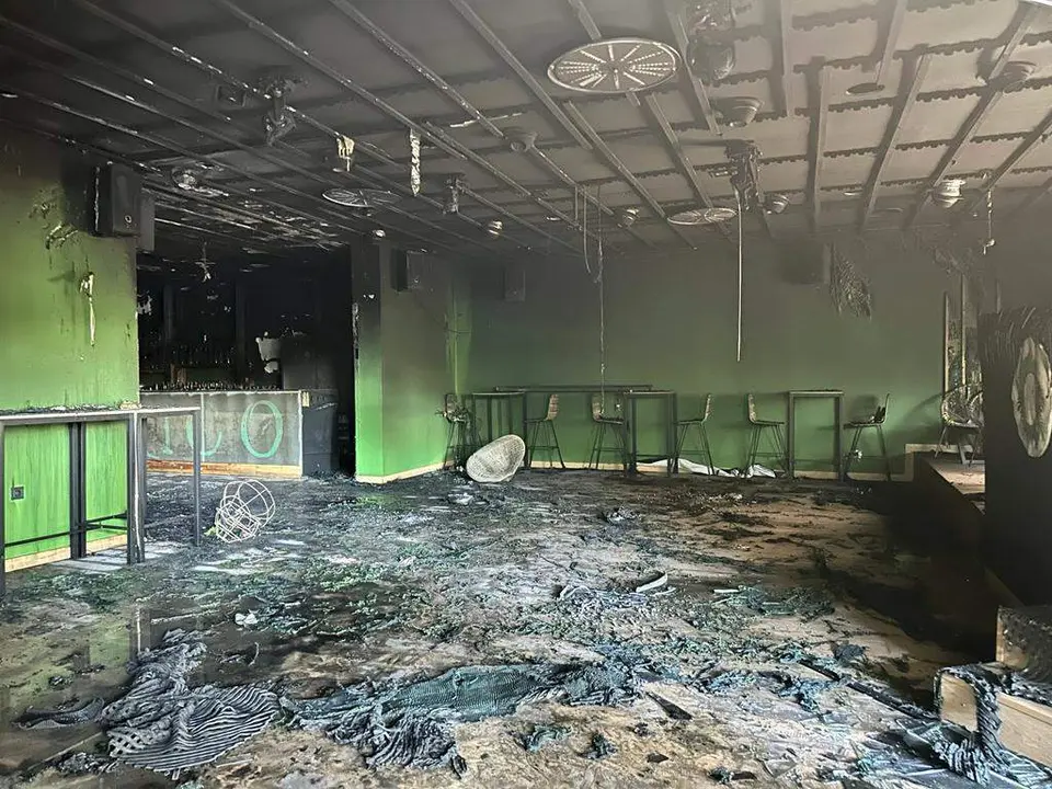 Incendio local Poblao Marinero "Bot&aacute;nico" Interior del local completamente devastado por las llamas
