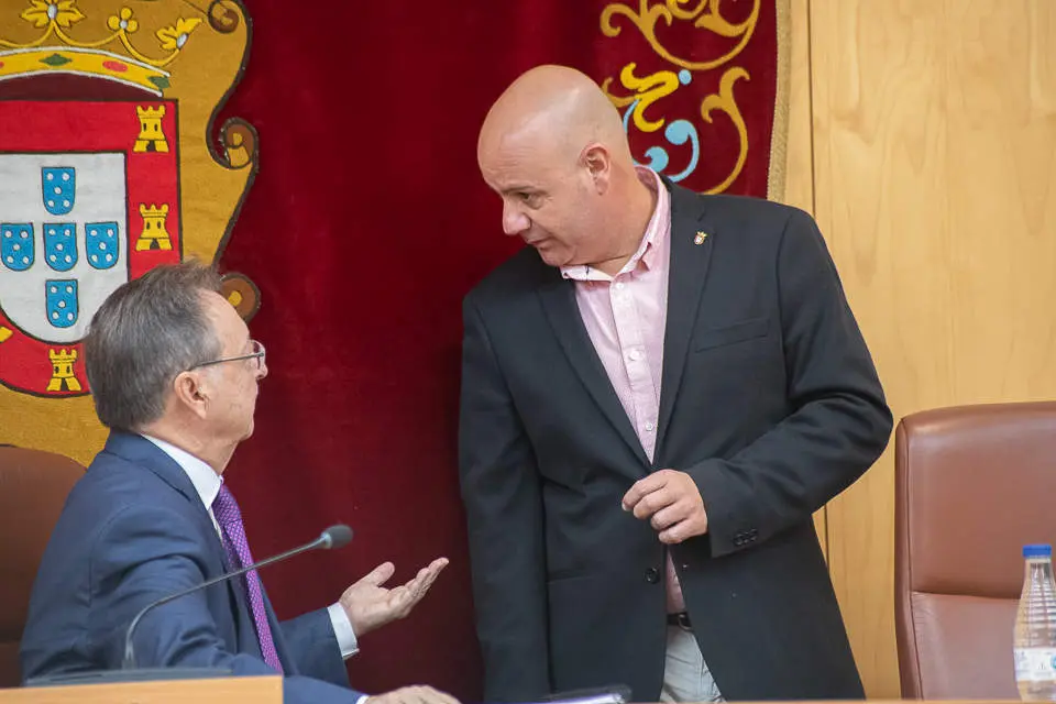  Juan Vivas y Juan Guti&eacute;rrez en un Pleno de la pasada legislatura./archivo 