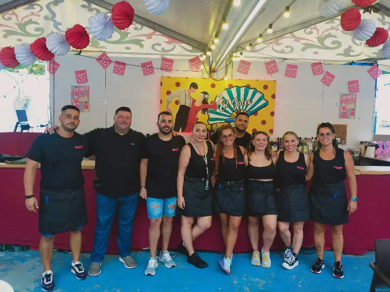   El personal de 'El Jaleo', antes de comenzar la Feria/ Foto: Juanjo Coronado  