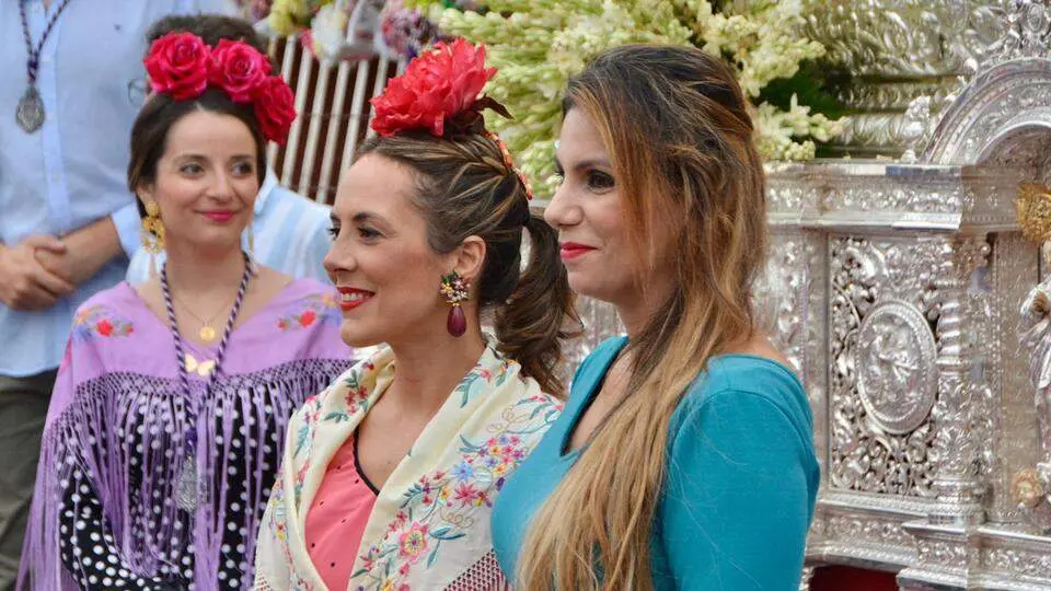 Ofrenda floral a la virgen de &Aacute;frica