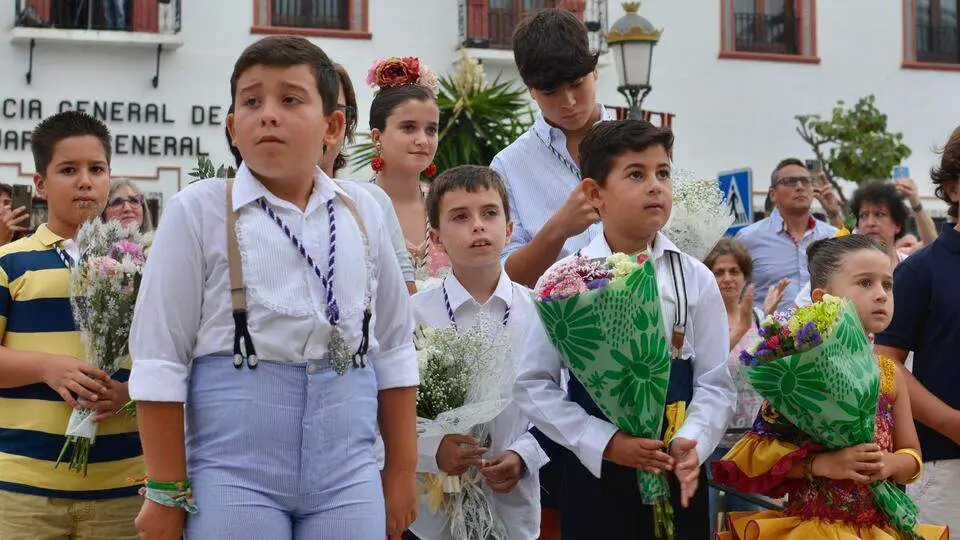 Ofrenda floral a la virgen de &Aacute;frica
