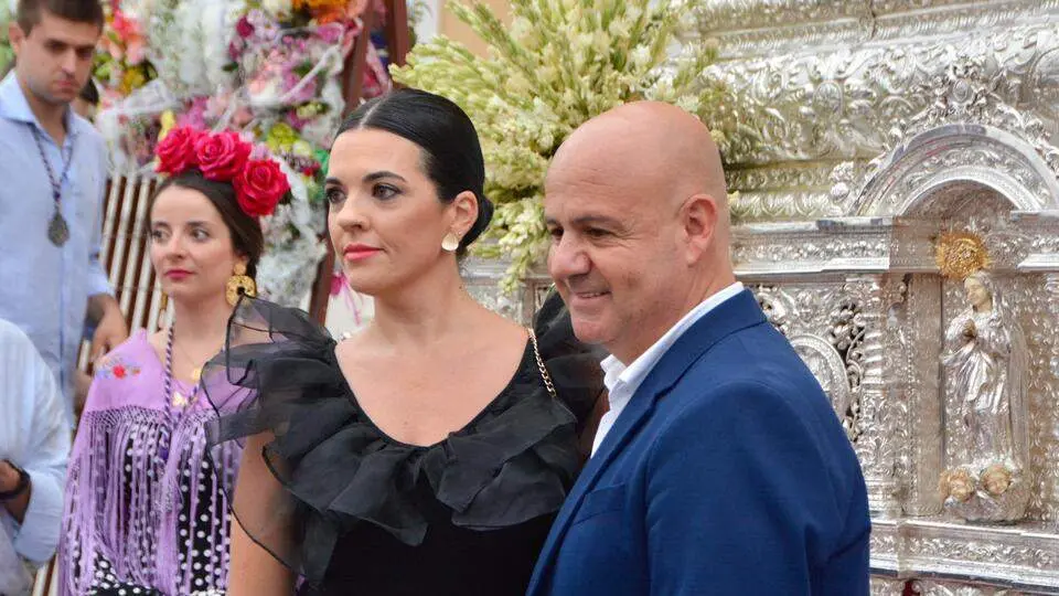 Ofrenda floral a la virgen de &Aacute;frica
