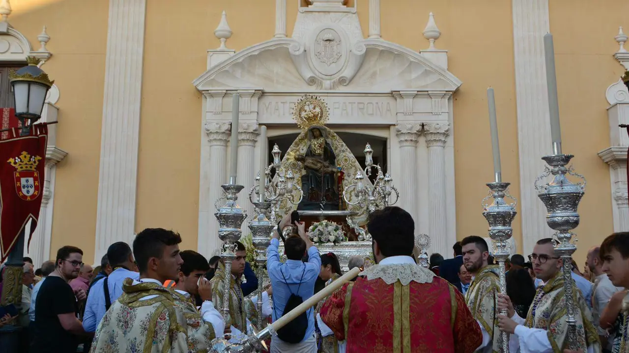 Procesi&oacute;n de la virgen de &Aacute;frica