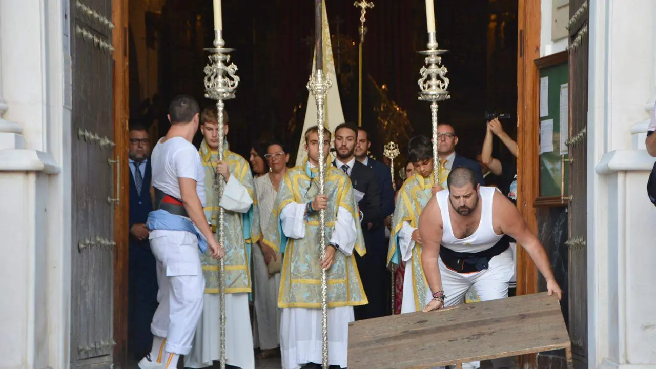 Procesi&oacute;n de la virgen de &Aacute;frica