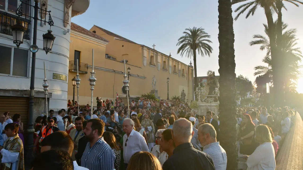 Procesi&oacute;n de la virgen de &Aacute;frica