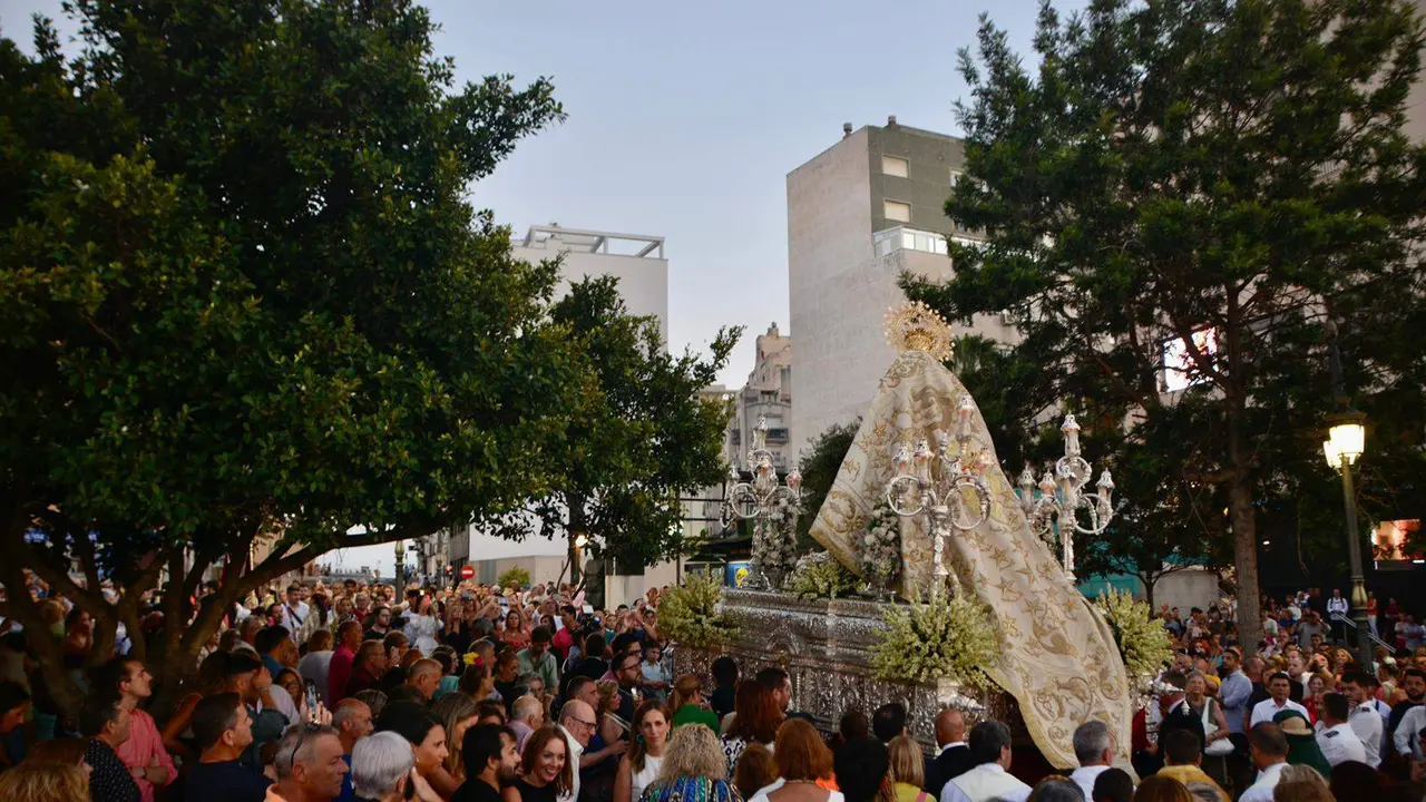 Procesi&oacute;n de la virgen de &Aacute;frica
