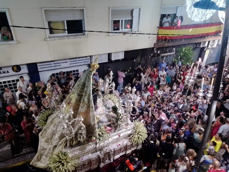 Procesi&oacute;n de la virgen de &Aacute;frica