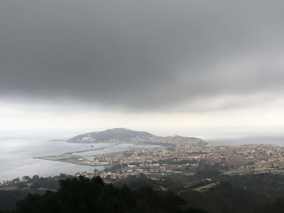 Ceuta, entre la niebla