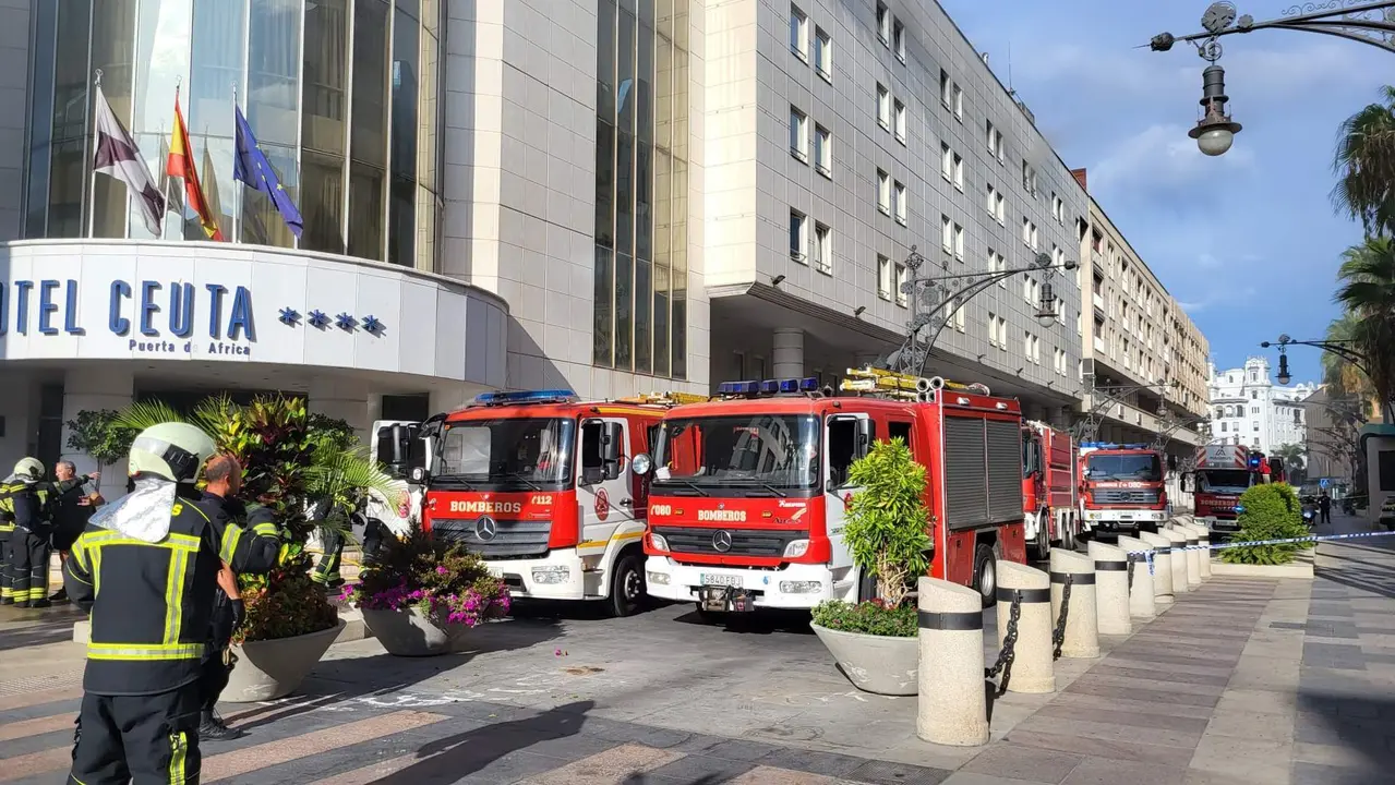 Incendio hotel Puerta de &Aacute;frica C.A.)