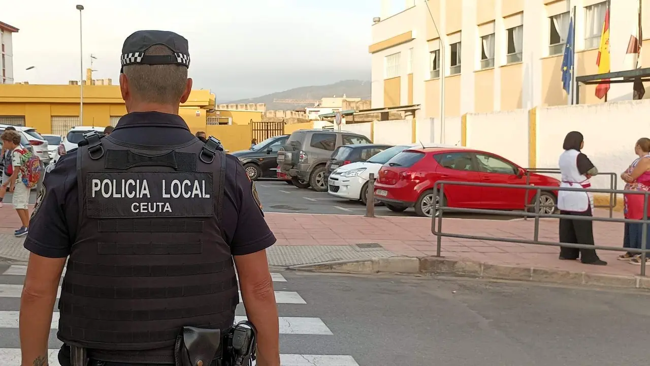 Vuelta al cole CEIP Valle Incl&aacute;n Polic&iacute;a local