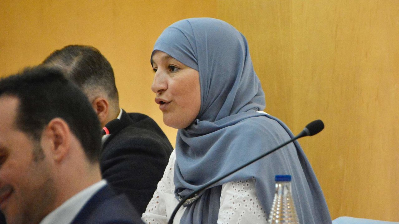 Hikma Mohamed, durante la sesión de control del pleno / Alejandro Castillo