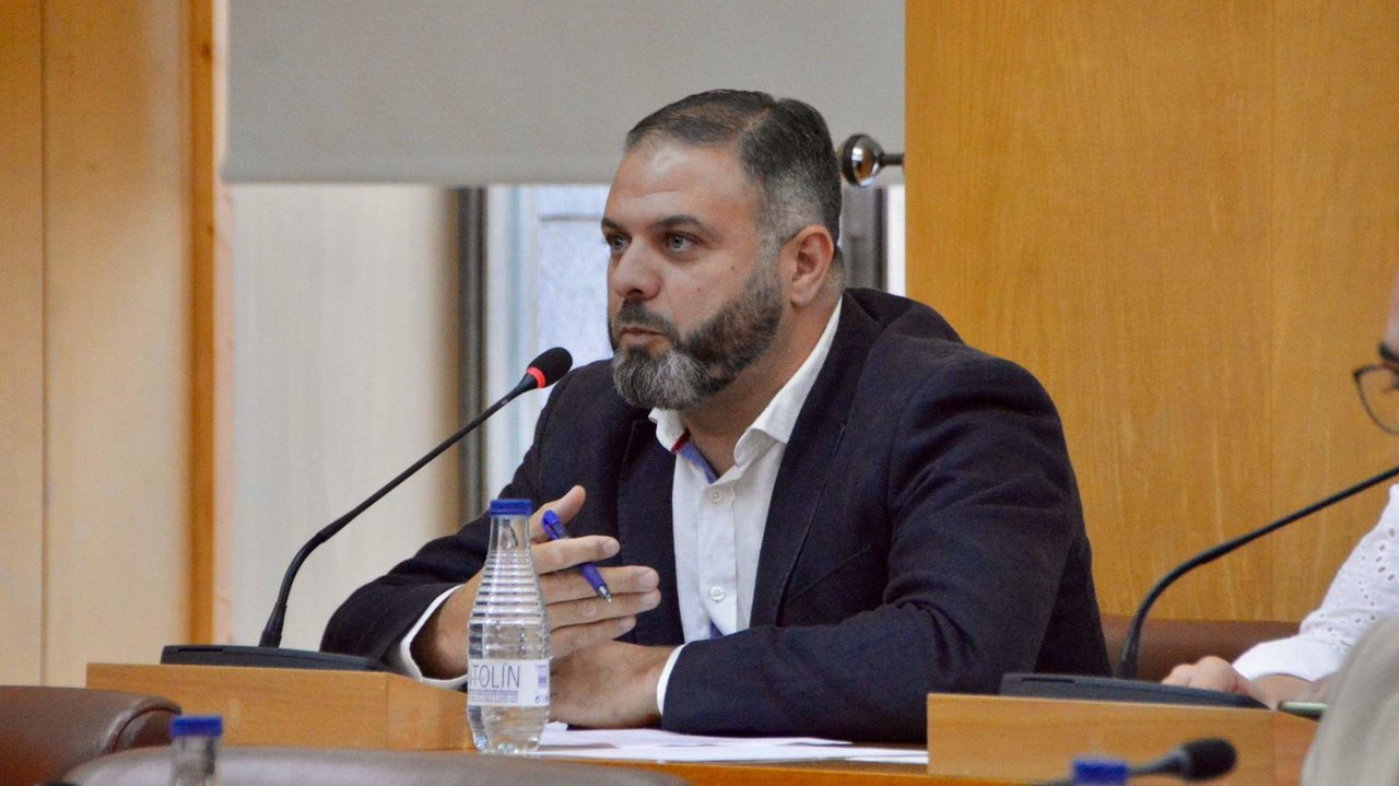 Navil Rahal, durante la sesión de control del pleno / Alejandro Castillo