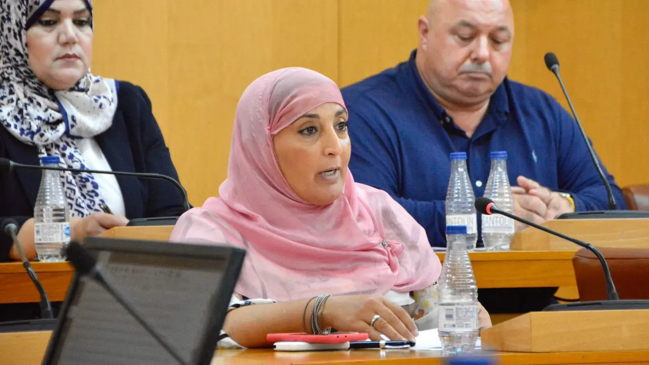 Nadia Mohamed, durante sesi&oacute;n de control del pleno / Alejandro Castillo