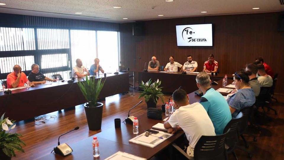 Un momento de la reunión de los coordinadores de futbol base (RFFCE)