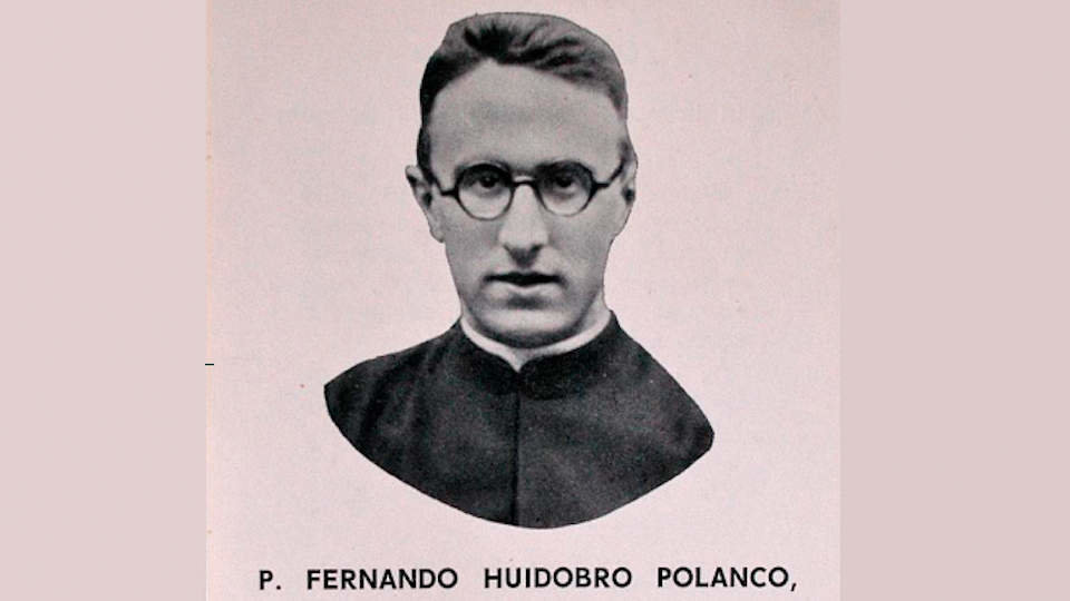 El sacerdote jesuita Fernando Huidobro
