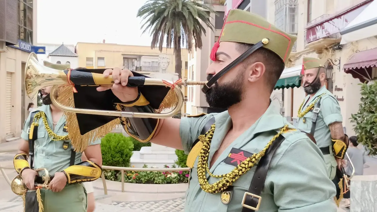 Exhibici&oacute;n de los Gastadores en el Paseo del Revell&iacute;n